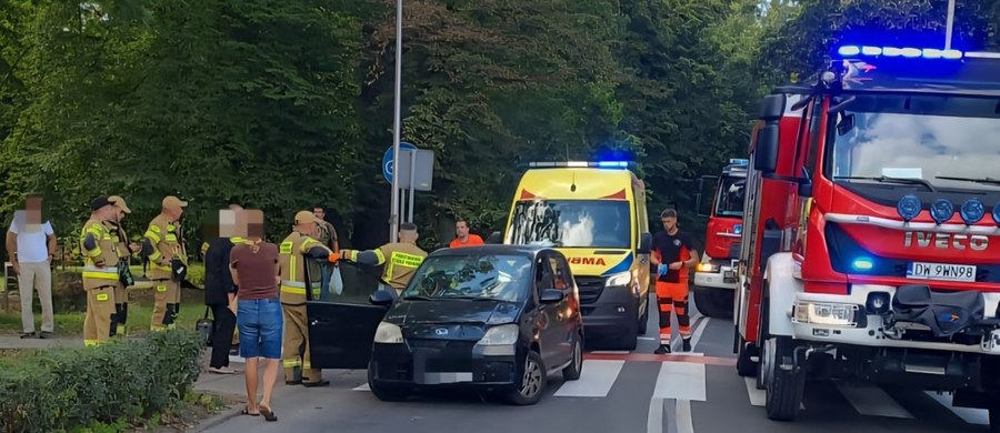 Groźny wypadek w dolnośląskiej Oleśnicy. Kierowca bez uprawnień potrącił na przejściu dla pieszych trzy idące prawidłowo dziewczynki.