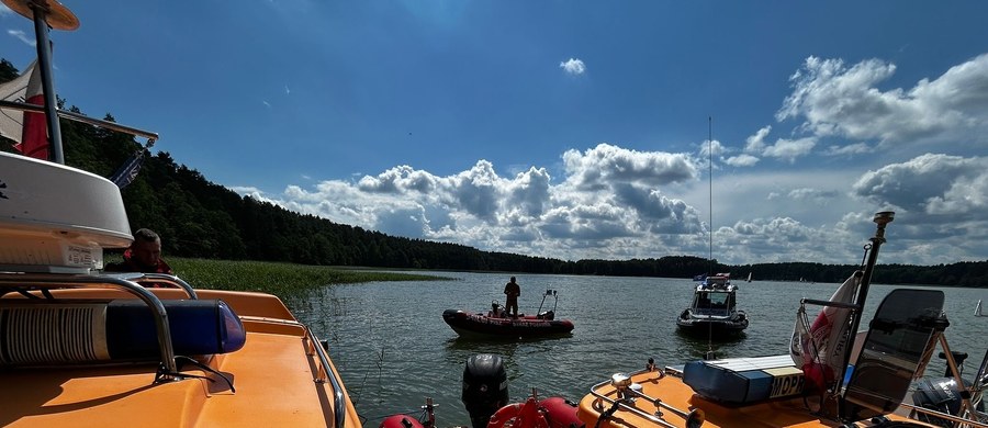 Kilkanaście razy załogi wodnych karetek wypływały do poszkodowanych w czasie minionego długiego weekendu. Pomocy udzielono kilkudziesięciu osobom. Ratownicy MOPR podkreślają jednak, że w tym roku "sierpniówka" była bezpieczna. Najwięcej zgłoszeń dotyczyło pomocy żeglarzom w tak zwanych akcjach technicznych.