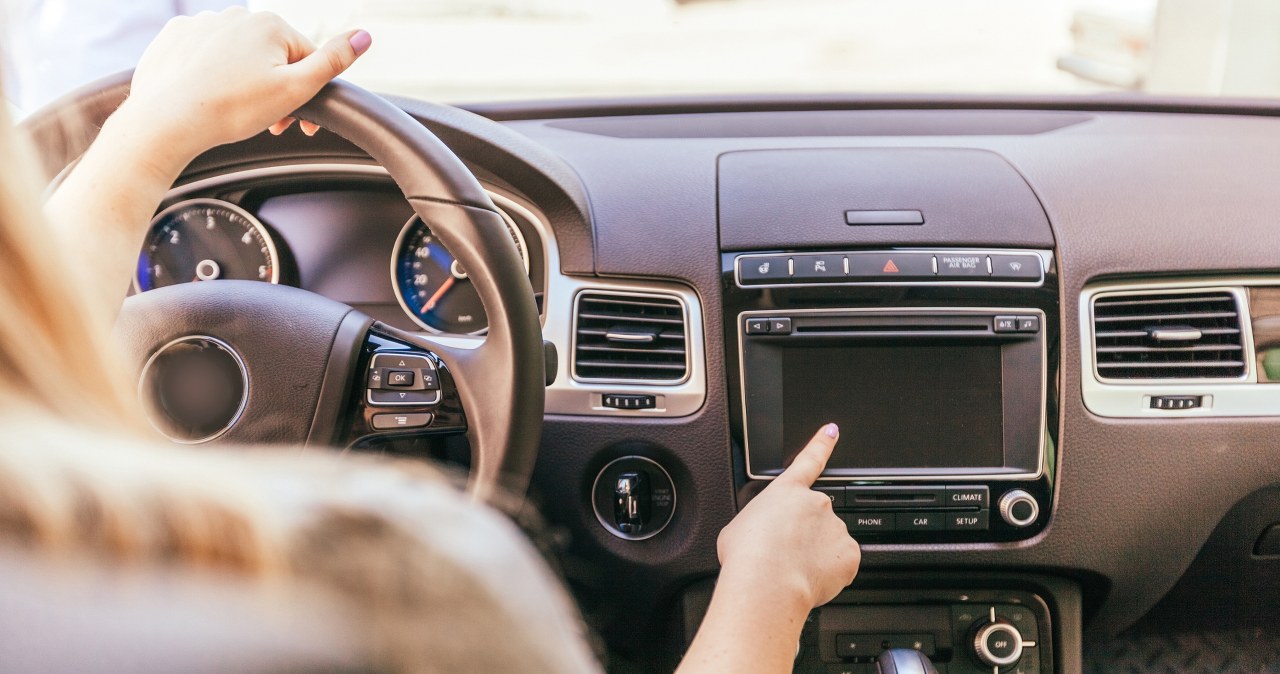 Jak zainstalować i uruchomić ulubioną aplikację w Android Auto?