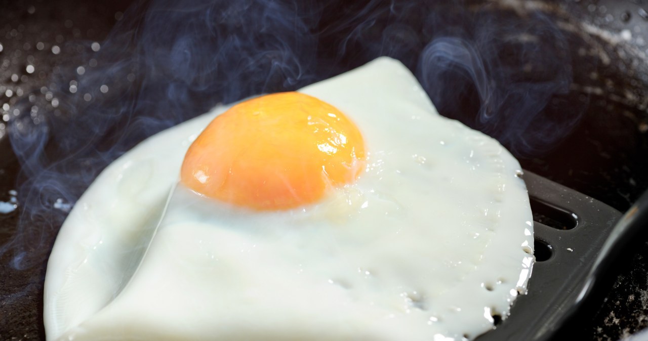 Jajka smaż tylko na tym tłuszczu. Jest zdrowszy i mniej kaloryczny