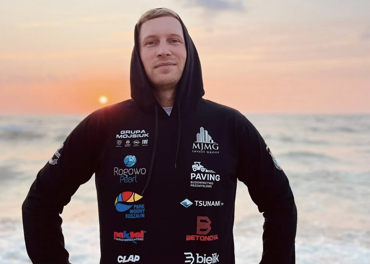 "Mam w sobie dużo spokoju. Wierzę, że to będzie już ostateczna próba i spotkamy się na miejscu w Polsce" – mówił RMF FM przed startem Bartłomiej Kubkowski. Od nocy z niedzieli na poniedziałek sportowiec ponownie mierzy się z Bałtykiem. Chce zostać pierwszym człowiekiem, który przepłynie to morze wpław. To już jego czwarta próba.