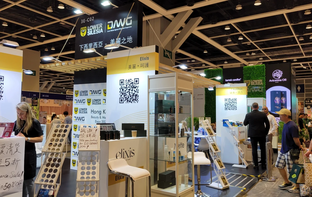 Branża kosmetyczna w Azji jest warta blisko 200 miliardów euro. Przedsiębiorcy z Dolnego Śląska pojechali do Hongkongu na targi Beauty&Wellnes Expo 2025, aby uszczknąć kawałek dla siebie.