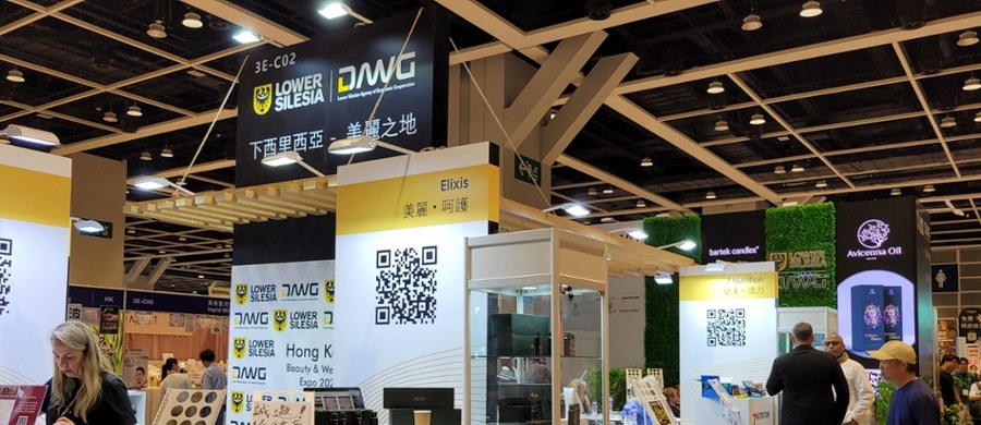 Branża kosmetyczna w Azji jest warta blisko 200 miliardów euro. Przedsiębiorcy z Dolnego Śląska pojechali do Hongkongu na targi Beauty&Wellnes Expo 2025, aby uszczknąć kawałek dla siebie.