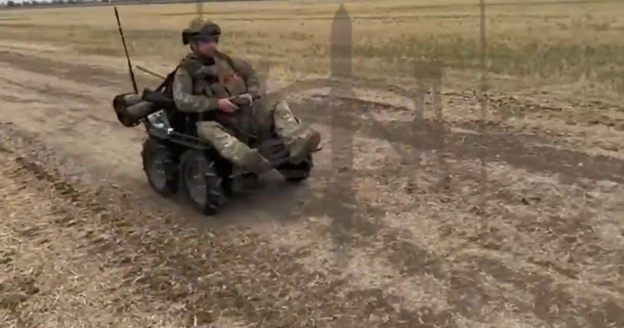 Rosjanie mają nowy pojazd szturmowy. Wyglądają w nim komicznie