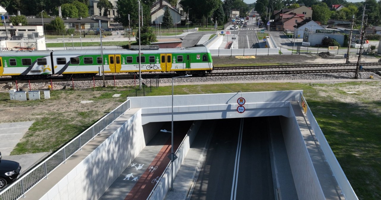 Nowy tunel otwarty pół roku przed terminem. Znacznie ułatwi życie kierowcom wiadomości,aktualności,Interia Nowy tunel otwarty pół roku przed terminem. Znacznie ułatwi życie kierowcom