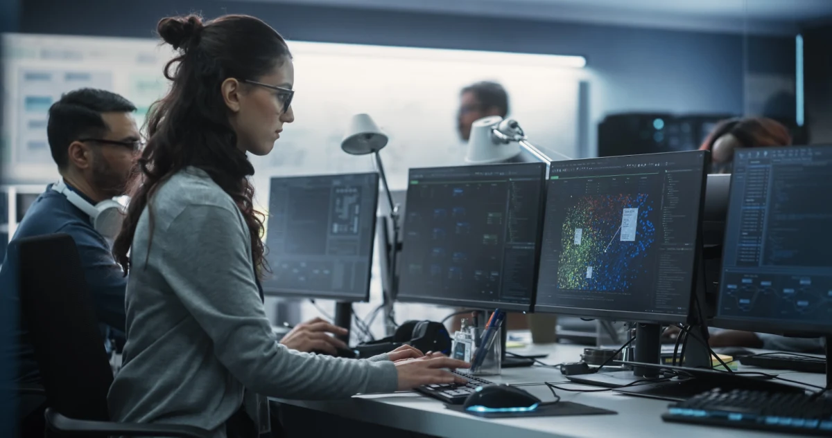 Nowy raport przygotowany przez Massachusetts Institute of Technology rzuca światło na dynamiczne zmiany, jakie zachodzą na amerykańskim rynku pracy pod wpływem rozwoju sztucznej inteligencji. Eksperci MIT Media Lab ostrzegają, że choć obecnie AI nie prowadzi jeszcze do masowych zwolnień w większości branż, to w dłuższej perspektywie nawet 27 proc. miejsc pracy w Stanach Zjednoczonych może zniknąć.