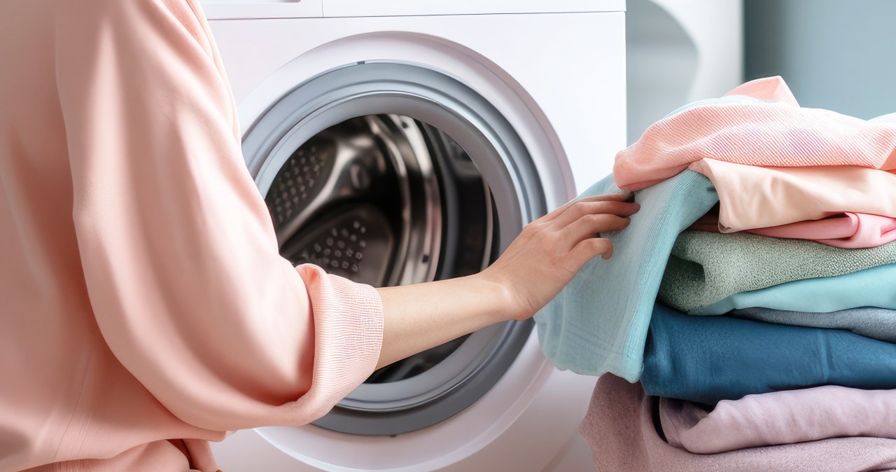 Jak prać, żeby oszczędzać? Triki, które zmniejszą rachunki