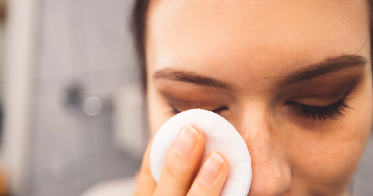 Zaskórniki znikają, a skóra staje się promienna. Stosuj raz w tygodniu