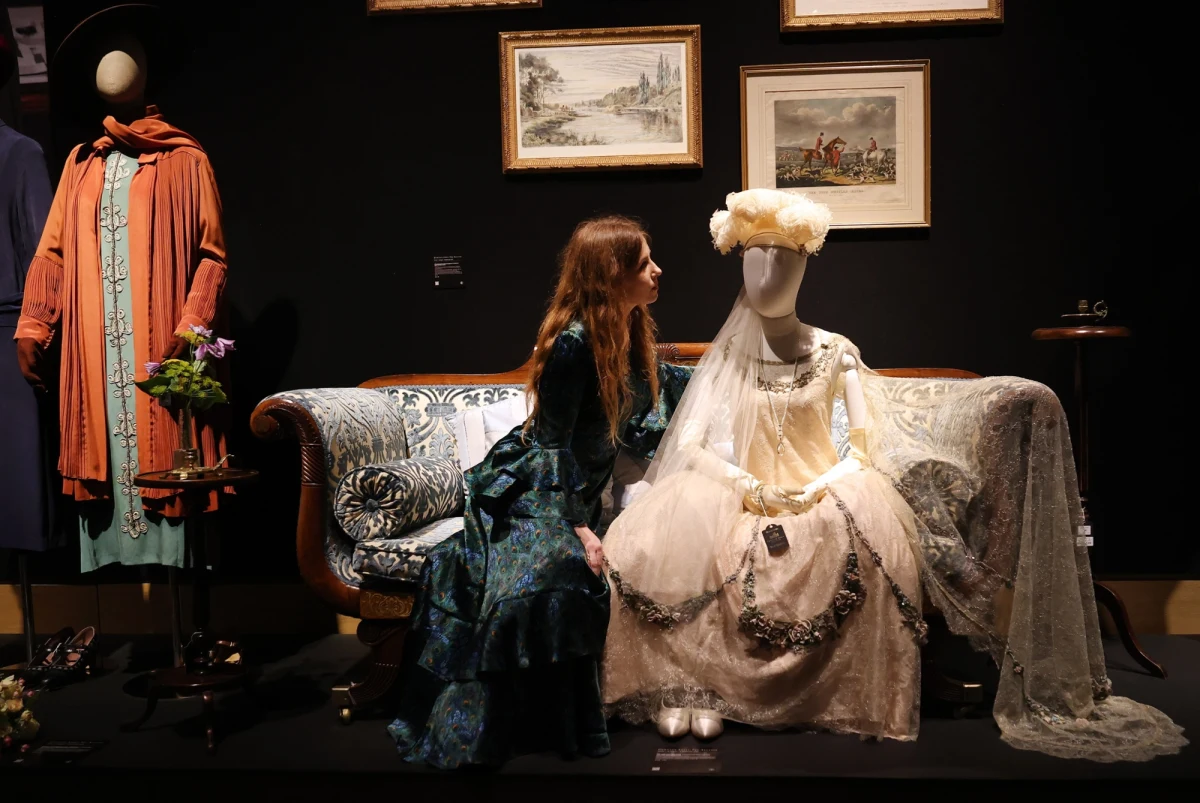 Brytyjski dom aukcyjny Bonhams wystawił na sprzedaż rekwizyty, kostiumy i elementy scenografii ze słynnego serialu "Downton Abbey".