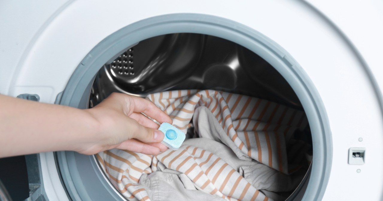 Zlokalizuj, odkręć i wyczyść. Skasujesz numer fachowca od pralki