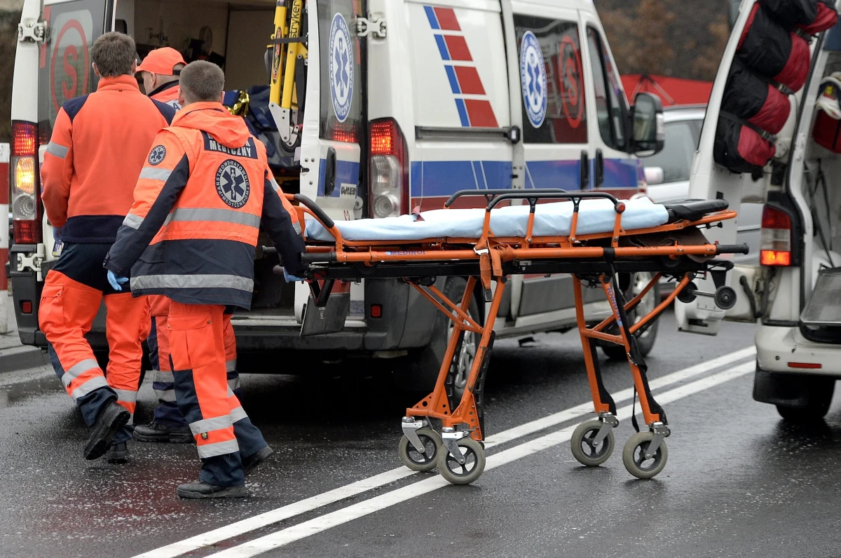 Jak zwalczyć plagę ataków na lekarzy i ratowników medycznych? Rząd przyjął przepisy zaostrzające kary dla sprawców takich przestępstw. Co ważne, obejmują one szczególną ochroną również osoby ratujące życie i zdrowie innych, które nie są funkcjonariuszami publicznymi. 