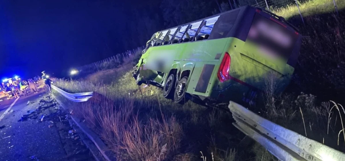 Wypadek na drodze ekspresowej S7 w okolicach miejscowości Powierz (woj. warmińsko-mazurskie). Ciężarówka zderzyła się tam z autokarem. Do szpitali trafiło 7 osób.