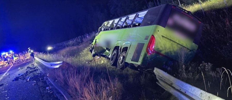 Wypadek na drodze ekspresowej S7 w okolicach miejscowości Powierz (woj. warmińsko-mazurskie), Ciężarówka zderzyła się tam z autokarem. Do szpitali trafiło 7 osób. 