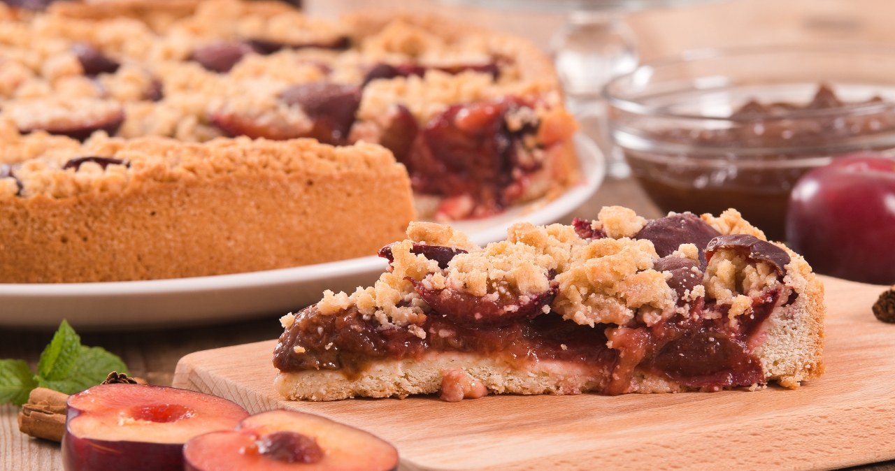 Jesienny hit - rozpływająca się w ustach tarta śliwkowa z maślaną kruszonką