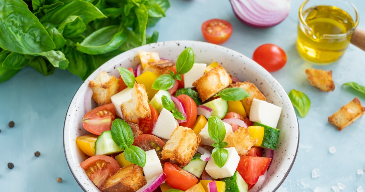 Sałatka włoska w 15 minut. Prosty sposób na lekki lunch