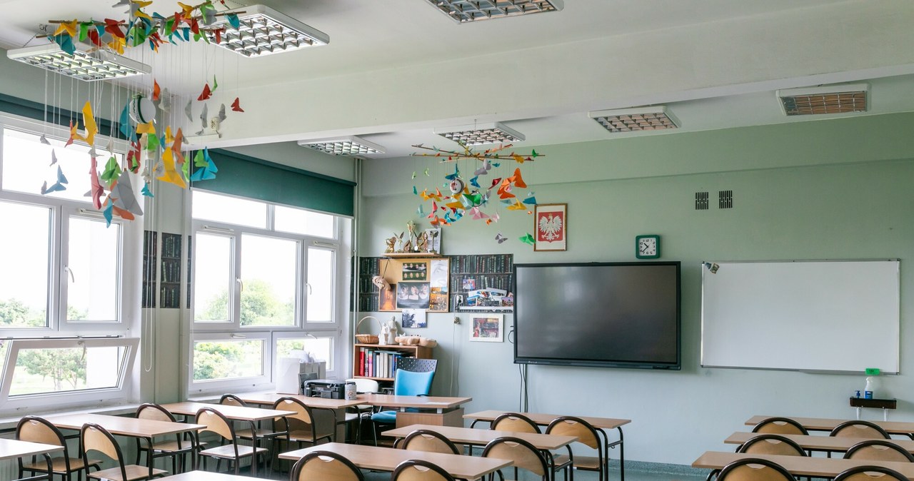 Nauczycielskie stawki pod lupą. Co naprawdę oferują szkoły?