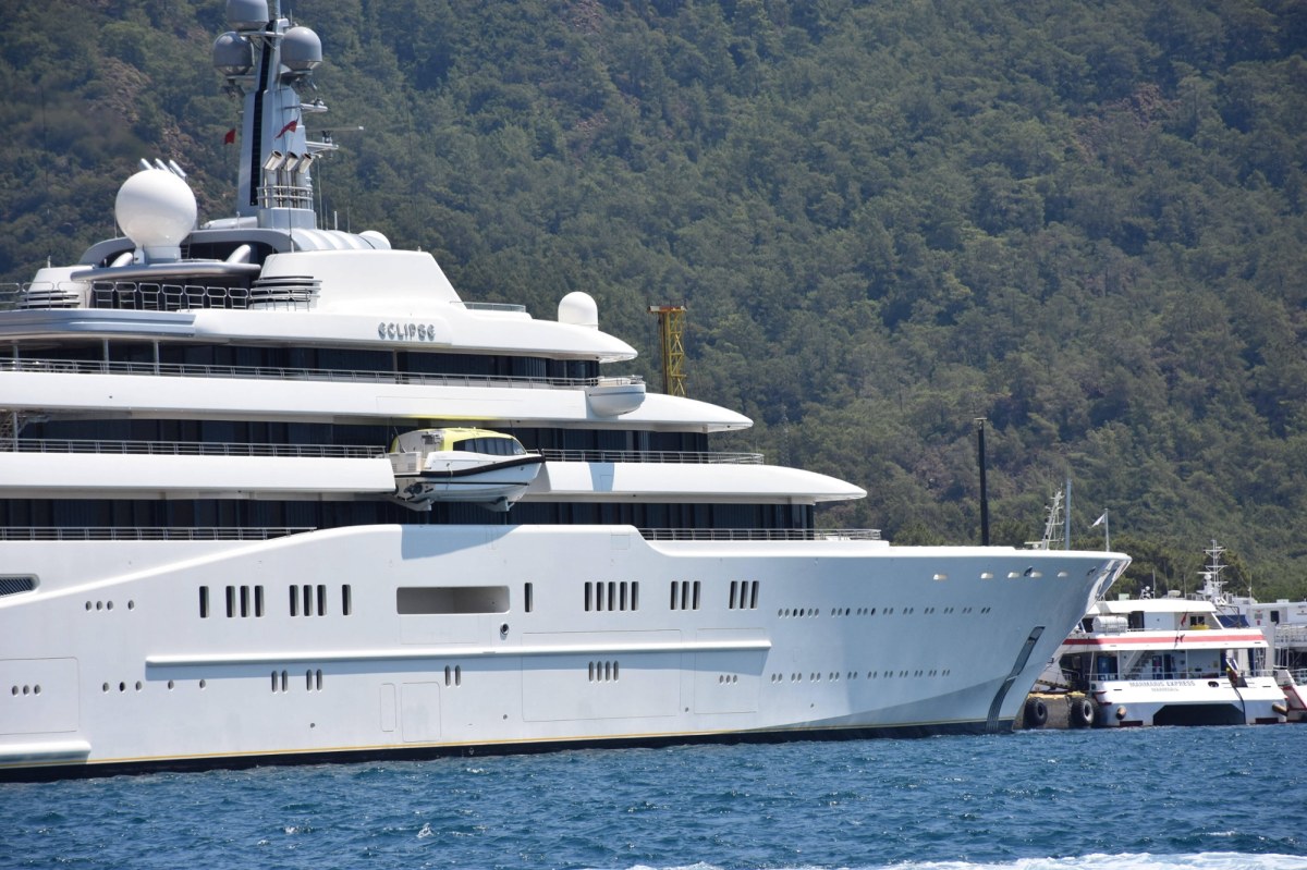 Ogromny apetyt na luksus. Ten jacht spala tysiące litrów diesla... na postoju