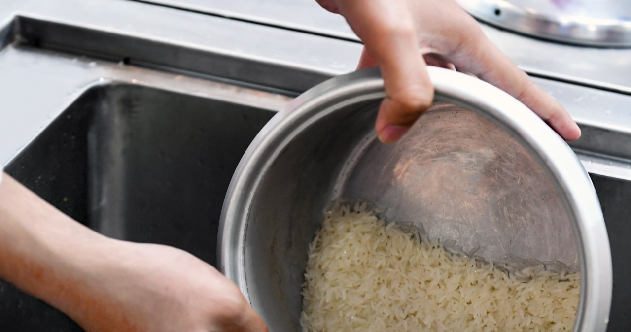 Co daje picie wody ryżowej? Tak działa na organizm