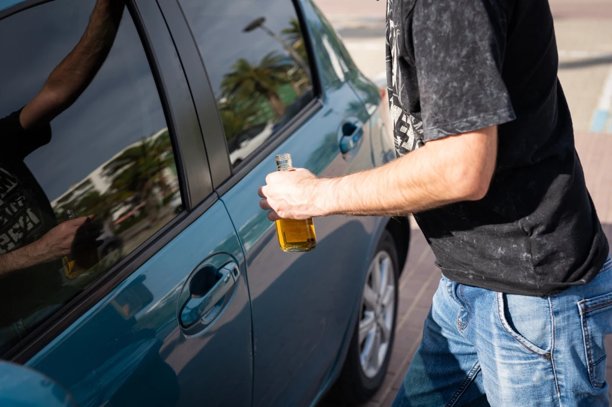 Niemal 3900 – do tylu wypadków na polskich drogach doszło w te wakacje. Statystyki obejmują okres od 27 czerwca do 19 sierpnia. Niestety, z każdym dniem, liczba ta rośnie. Jedną z największych bolączek polskich dróg pozostają nietrzeźwi kierowcy. 