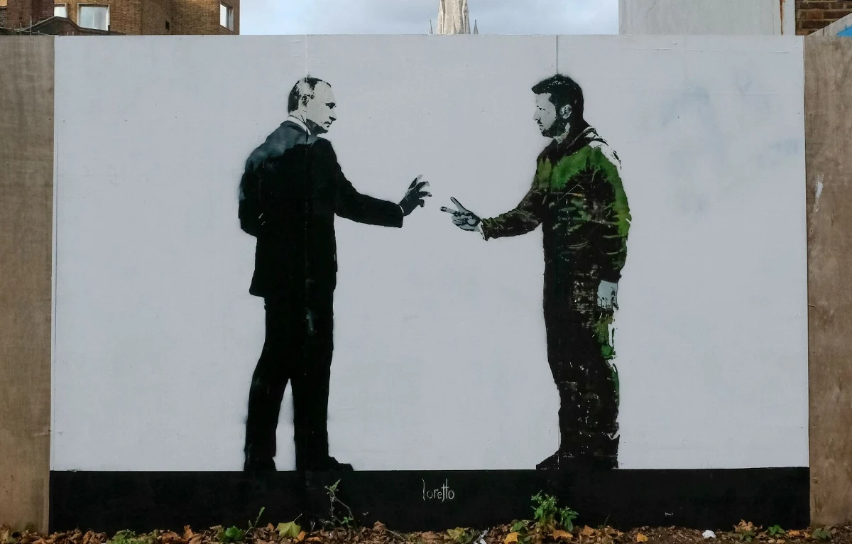 Węgry ponownie deklarują gotowość do odegrania kluczowej roli w procesie pokojowym pomiędzy Ukrainą a Rosją. Szef węgierskiej dyplomacji Peter Szijjarto poinformował, że jego kraj już dwukrotnie proponował, by Budapeszt stał się miejscem negocjacji pokojowych, a oferta ta pozostaje aktualna. Minister podkreślił, że jego kraj może zapewnić bezpieczne i uczciwe warunki dla rozmów, które mogą zadecydować o przyszłości regionu.