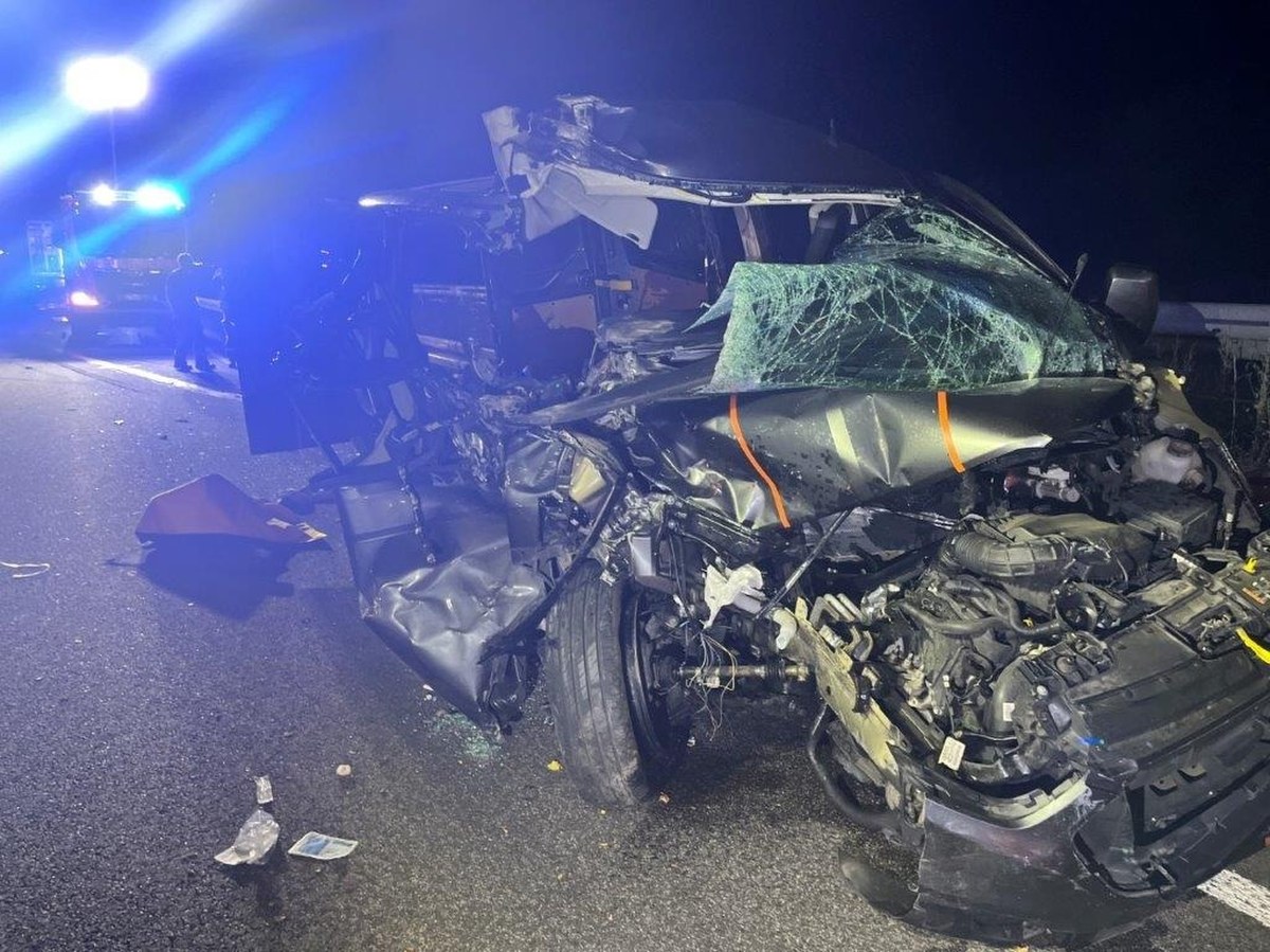 Polak zasnął za kierownicą. Samochód rozbił się na niemieckiej autostradzie