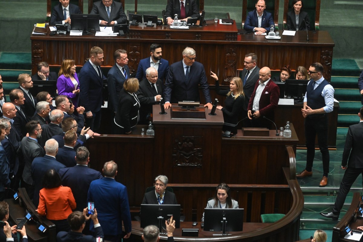 ​Na jaką partię oddasz głos? Zaskakująca zmiana lidera, zły sygnał dla Brauna