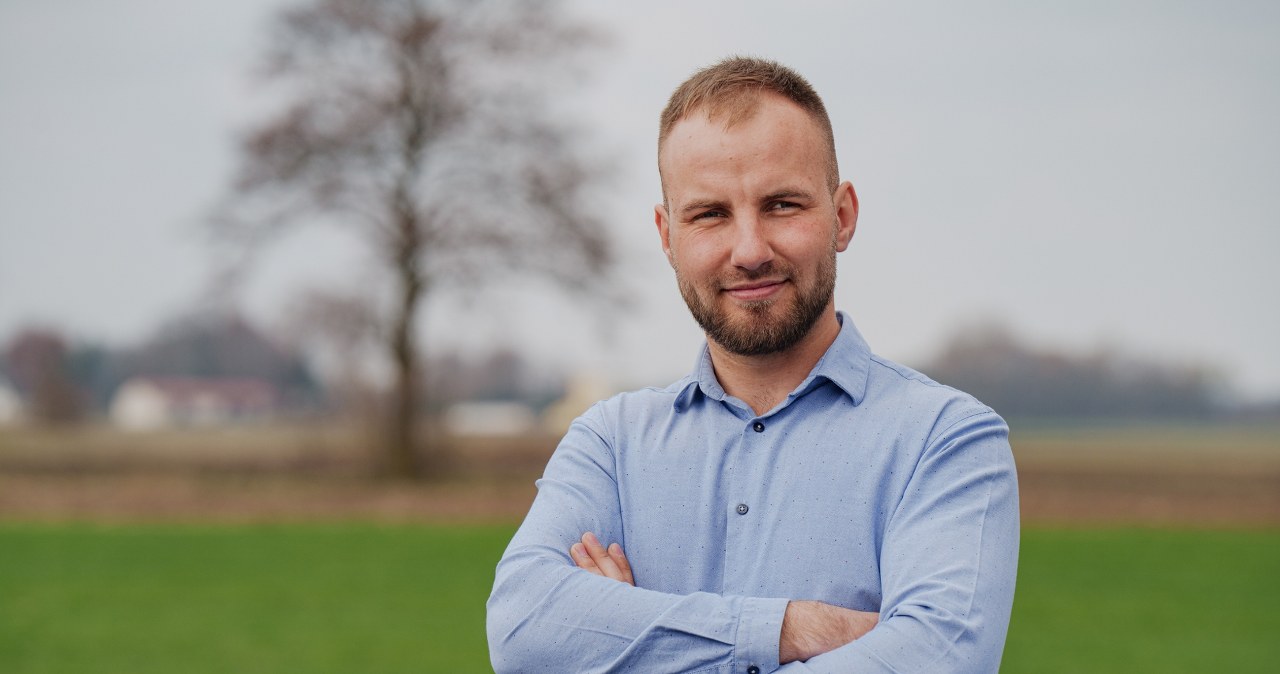 Prowadzi z ojcem pokaźne gospodarstwo. Tak mieszka Arkadiusz z "Rolnika"