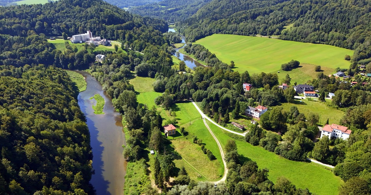 Zapomniane uzdrowisko wraca do życia. Już samo położenie działa kojąco