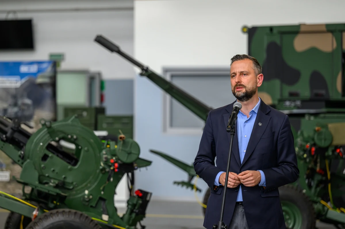 Od grudnia w Polsce będą rozmieszczone dwa nowe systemy Patriot. Swoje wsparcie zaoferowali Holendrzy, o czym poinformował w czwartek szef MON Władysław Kosiniak-Kamysz. Podczas konferencji w Tarnowie został zapytany także, czy Polska bierze udział w rozmowach o gwarancjach bezpieczeństwa dla Ukrainy oraz jak wyobraża sobie nasz udział i zakres tych gwarancji.