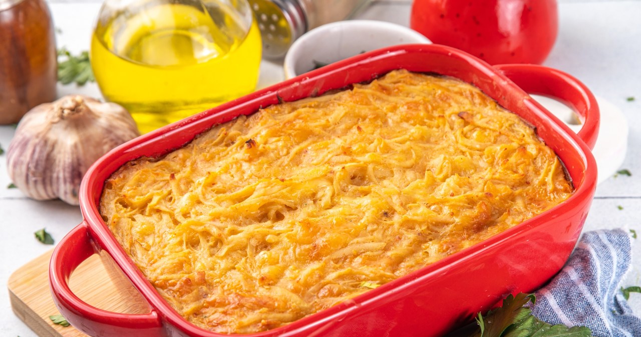 Bije zwykłą zapiekankę na głowę. Czym jest kugel i jak go przygotować?