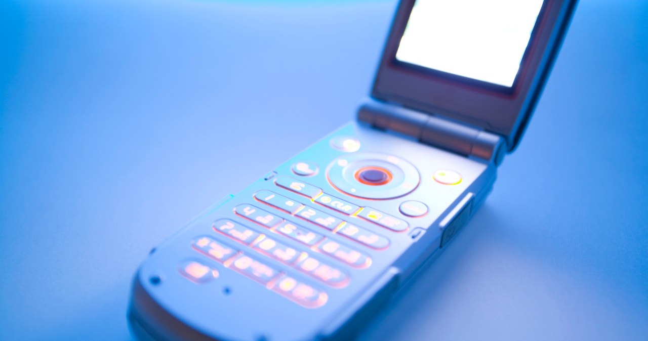 Pokolenie Z wybiera cyfrowy detoks. Powrót do telefonów z klapką