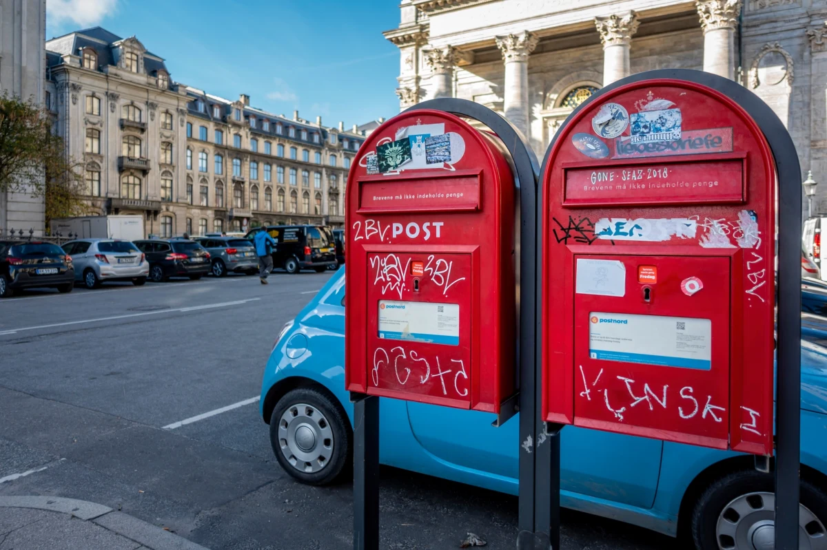 Dania żegna się z doręczaniem listów przez państwową firmę PostNord. To symboliczny koniec czterech wieków tradycji, ale i znak czasów, w których króluje e-mail, e-zakupy i aplikacje mobilne. 