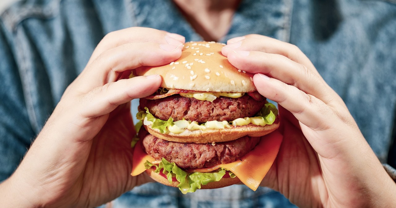 Smakuje jak ten burger, ale jest sałatką. To kulinarny hit domówek