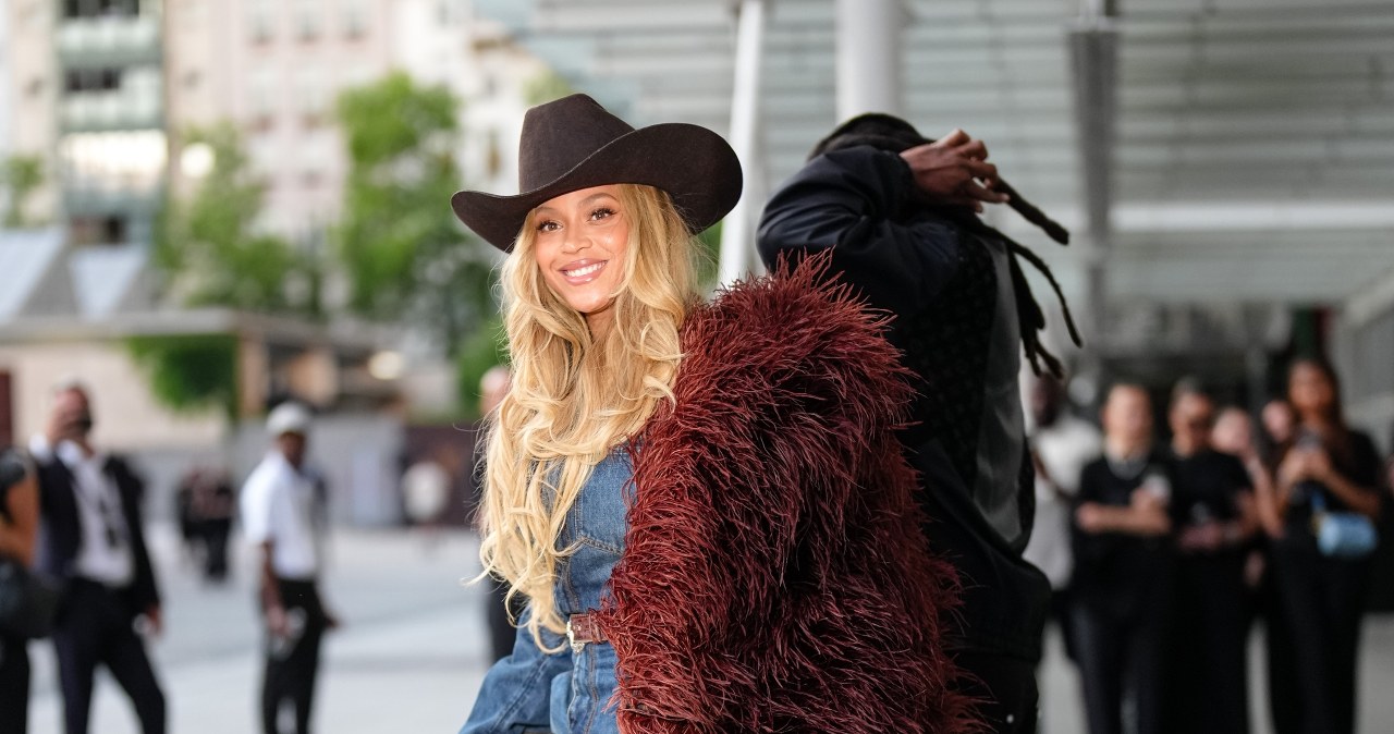 Trendy na jesień 2025 mogą niektórych zaskoczyć. Oto najmodniejsze płaszcze