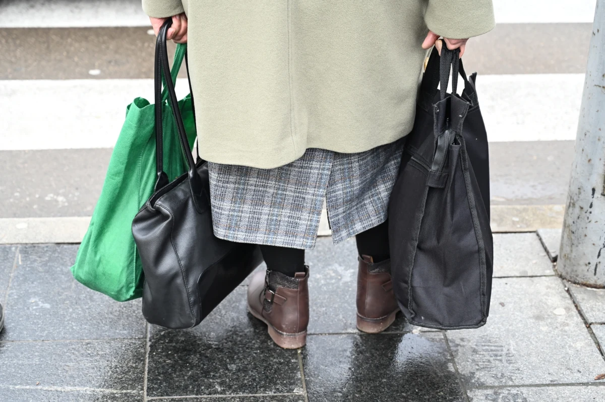 Francuski dziennik "Le Figaro" opisał niepokojącą tendencję w biedniejszych dzielnicach francuskich miast – dilerzy narkotykowi oferują mieszkańcom pomoc i opiekę, by zyskać ich szacunek i kupić milczenie.