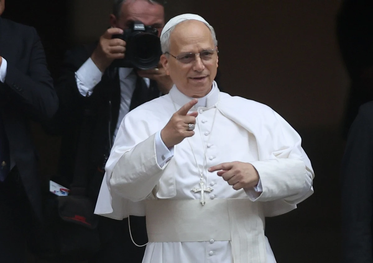 ​Papież Leon XIV po zakończeniu remontu apartamentu papieskiego w Pałacu Apostolskim wprowadzi się do niego wraz z czterema najbliższymi współpracownikami - informuje "La Repubblica". To pierwsza taka sytuacja we współczesnej historii Watykanu.