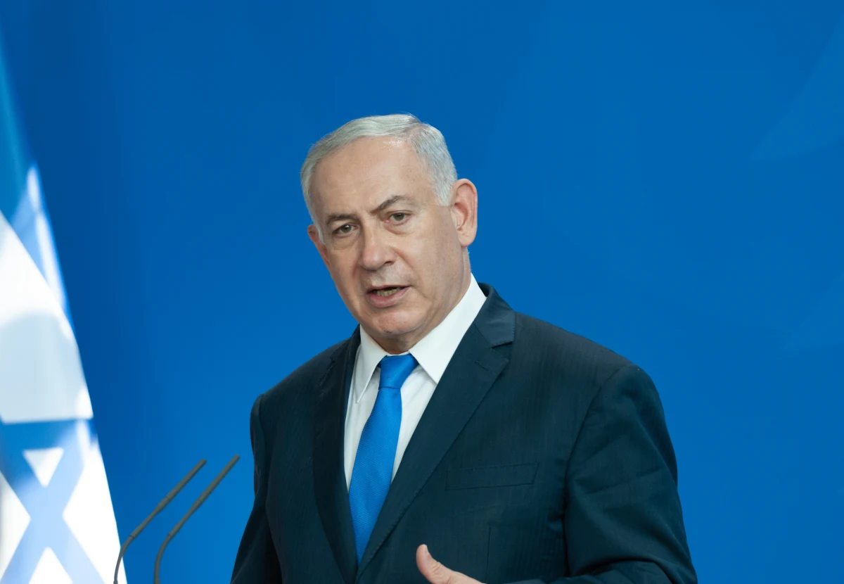 Premier Izraela Binjamin Netanjahu polecił rozpoczęcie rozmów dotyczących wstrzymania ognia w Strefie Gazy, zakończenia wojny "na będących do przyjęcia dla Izraela warunkach" oraz uwolnienia zakładników. Jednocześnie przyznał, że pracuje nad zatwierdzeniem planu nowej ofensywy, której celem jest zajęcie miasta Gazy.