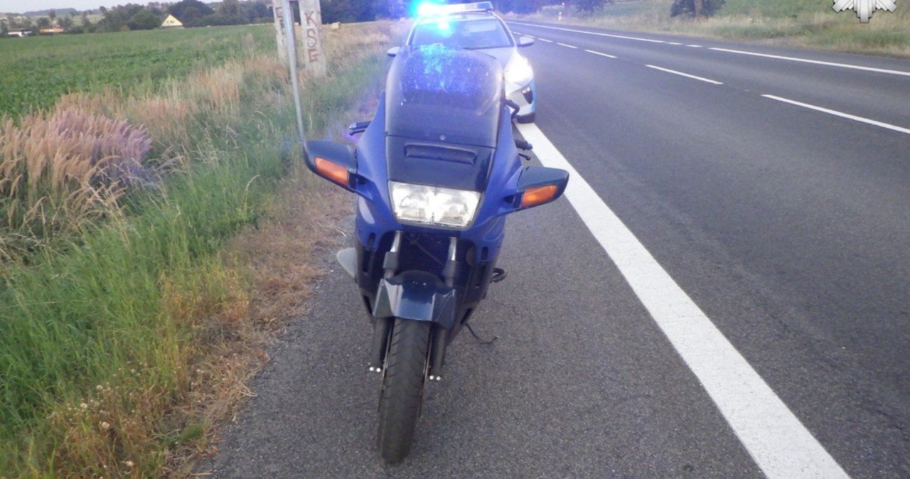 Na turystycznym motocyklu pojechał w podróż po Polsce pijąc wino. Wydmuchał 2 promile wiadomości,aktualności,Interia Na turystycznym motocyklu pojechał w podróż po Polsce pijąc wino. Wydmuchał 2 promile