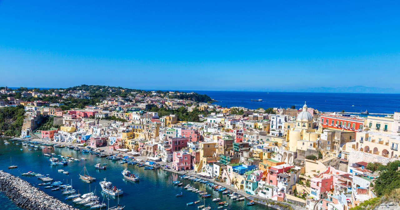 Niedoceniana perełka z autentycznym klimatem. Zaledwie 40 minut od Neapolu