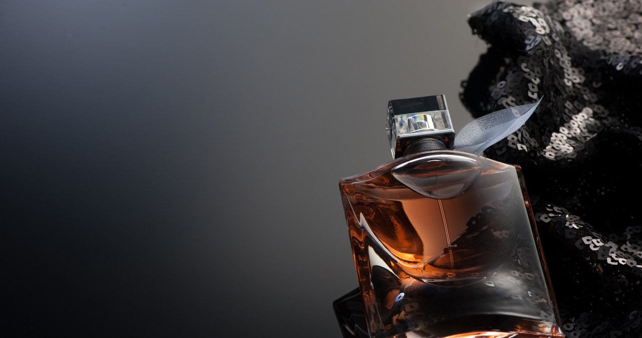 Stacjonarna czy internetowa? Plusy i minusy zakupów w perfumerii