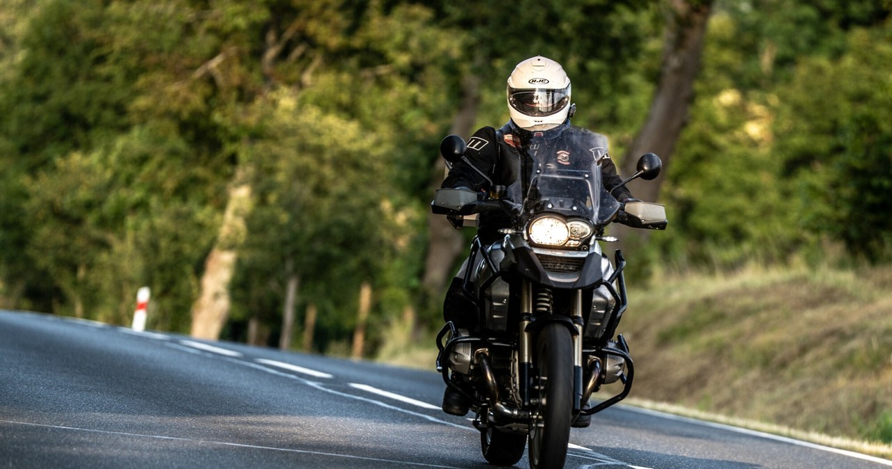 wiadomości,aktualności,Interia Ktoś strzela do motocyklistów w Toruniu. Trzech trafionych, w tym jeden w oko