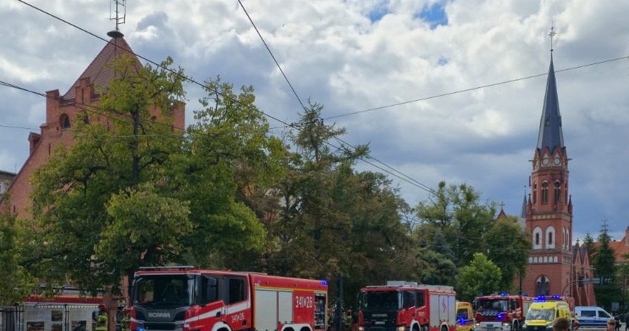 wiadomości,aktualności,Interia W centrum Torunia wybuchł pożar. Ogień objął budowaną komendę straży pożarnej