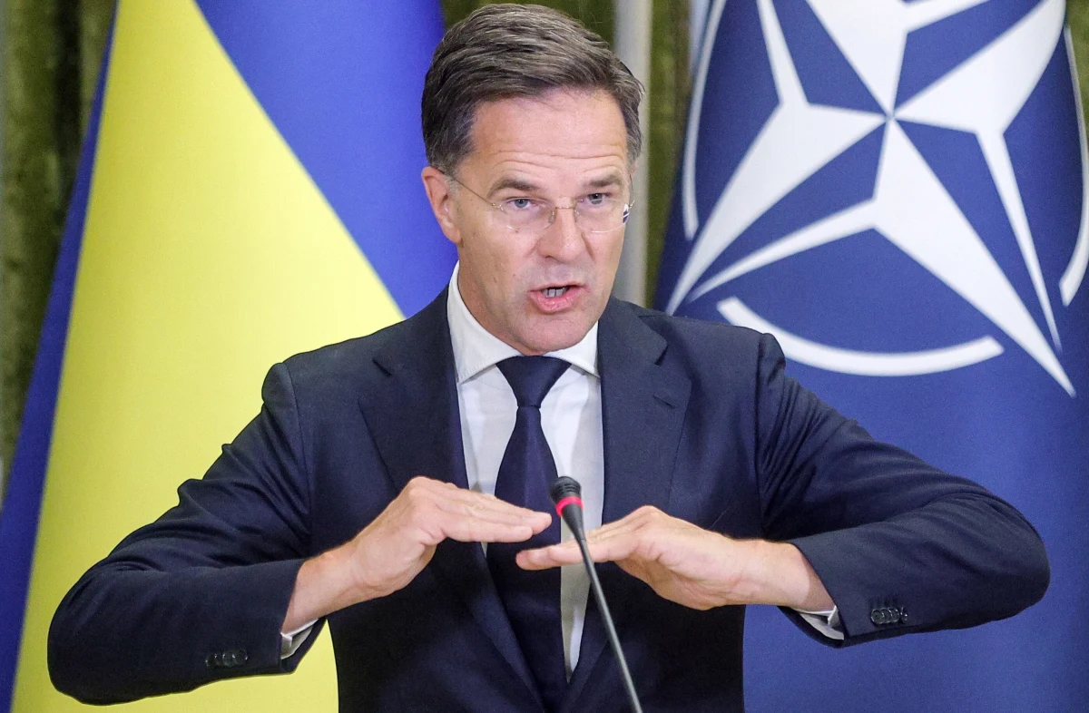 Mark Rutte zabrał głos ws. incydentu w Osinach pod Łukowem na Lubelszczyźnie, gdzie spadł i eksplodował dron. "NATO pozostaje w kontakcie z Polską w sprawie ostatniego incydentu z dronem. Polska powinna w jakiś sposób zareagować na tę sytuację" - oświadczył sekretarz generalny Sojuszu, który przybył z niezapowiedzianą wizytą do Kijowa.