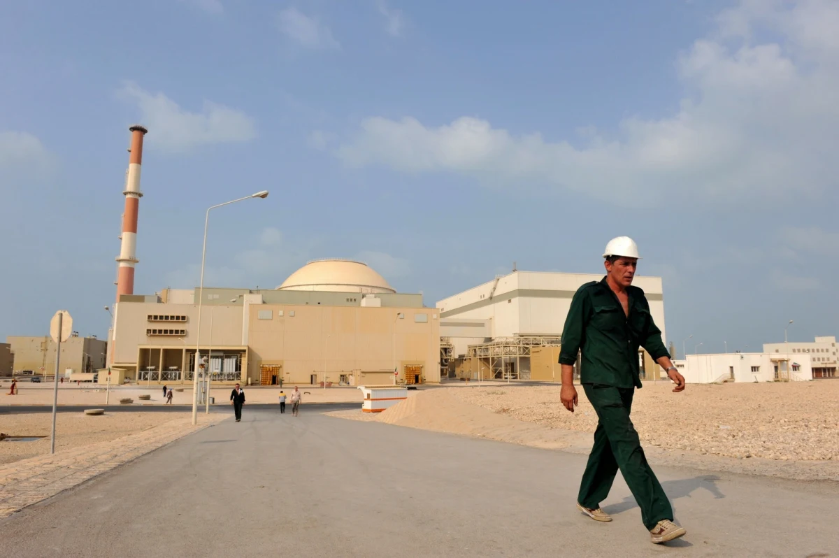 Iran wznowi we wtorek negocjacje dotyczące swojego programu nuklearnego z Francją, Niemcami i Wielką Brytanią. W piątek taką informację podało irańskie MSZ. Do połowy października wspomniane trzy europejskie kraje mogą przywrócić międzynarodowe sankcje na Teheran.