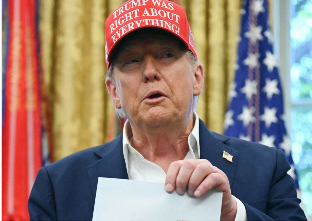 Donald Trump pokazał prezent od Putina. "On bardzo mnie szanuje"