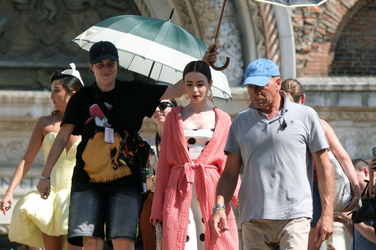 Tragedia na planie filmu "Emily w Paryżu". Zdjęcia wstrzymano