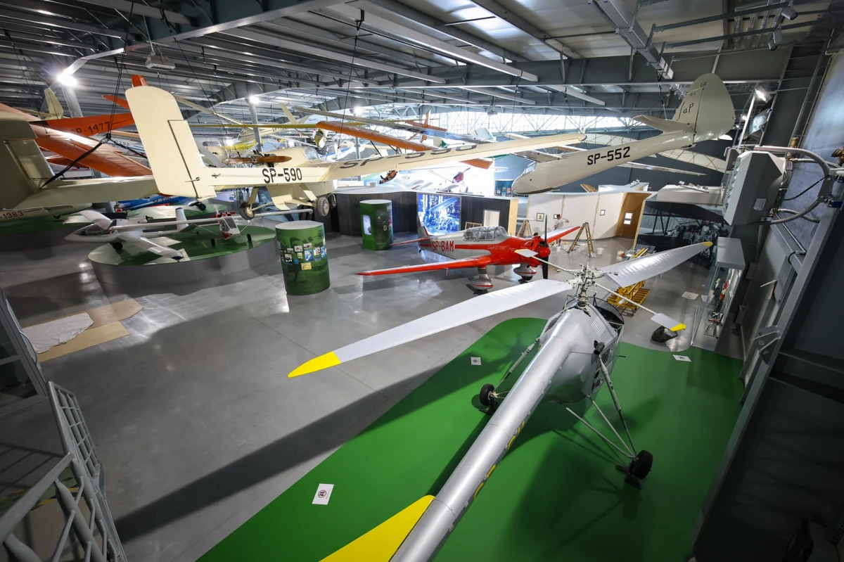 Historię polskiego lotnictwa cywilnego - od pionierskich prób na przełomie XIX i XX wieku po współczesne lotnictwo rekreacyjne - zaprezentuje na nowej wystawie stałej „Z wiatrem i pod wiatr” Muzeum Lotnictwa Polskiego w Krakowie.