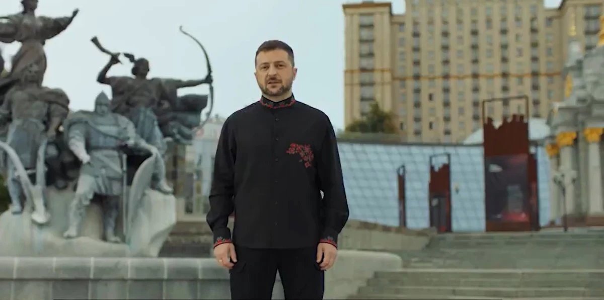 Prezydent Ukrainy Wołodymyr Zełenski opublikował filmik z okazji Dnia Niepodległości Ukrainy. Podkreślił, że jego kraj nie przegrał wojny z Rosją i nie jest ofiarą, lecz wojownikiem. Przemawiając na Majdanie Niepodległości w Kijowie, Zełenski zapewnił, że Ukraina pozostaje silnym sojusznikiem Europy i wierzy w odzyskanie jedności oraz pokój na całym swoim terytorium.