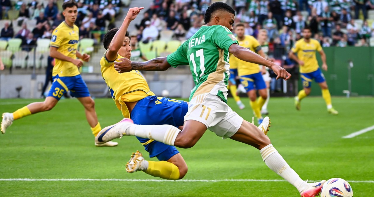 Wielkie derby rozstrzygnięte. Cios w ostatnich minutach. Złoty gol jokera przesądził wiadomości,aktualności,Interia Wielkie derby rozstrzygnięte. Cios w ostatnich minutach. Złoty gol jokera przesądził