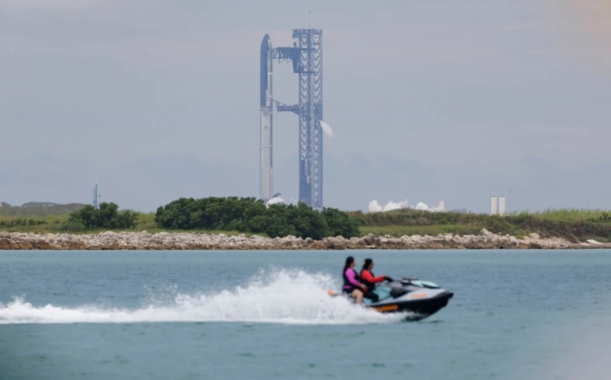 Na pół godziny przed startem odwołany został dziesiąty lot testowy rakiety Starship, który miał się odbyć w nocy z niedzieli na poniedziałek. Zdiagnozowano problemy z systemem naziemnym - poinformowała firma SpaceX należąca do miliardera Elona Muska. 